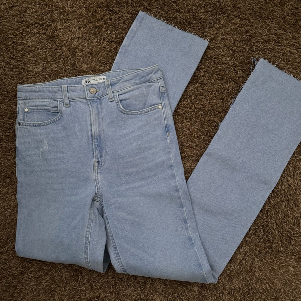 ZARA Light Washed Flare Jeans Size 6